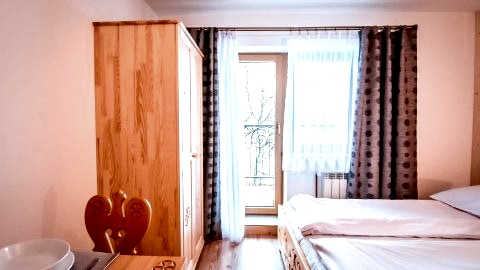 Apartament z balkonem widokiem na góry 