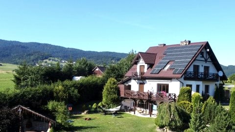 DOM z basenem, sauną i grotą solną