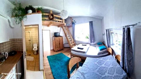 Studio b1477070801