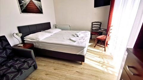pokój dwuosobowy z dostawką dla dziecka