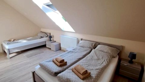 Studio b1099993402