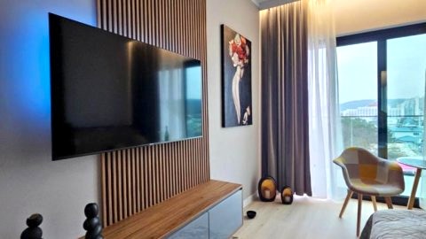 Studio b1347188102