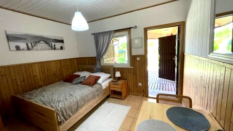 Studio b853943906