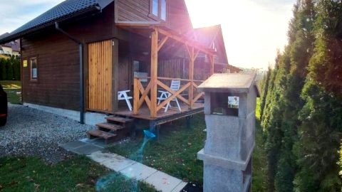 DOMKI POD CHMURKĄ