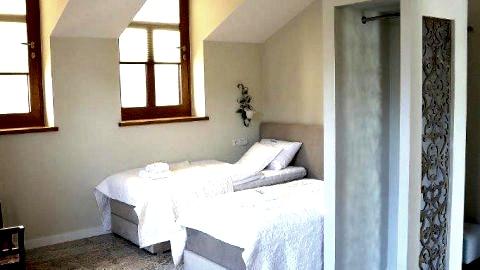 Studio b394495105