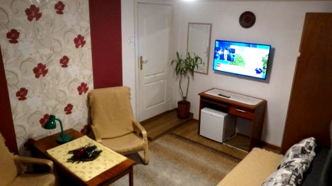 Studio b277351403