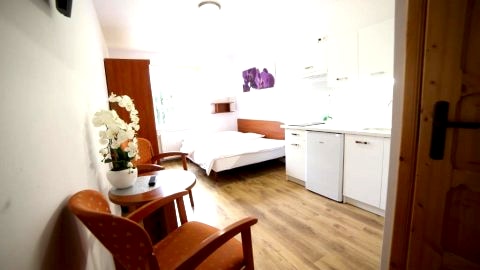 Studio b138228510