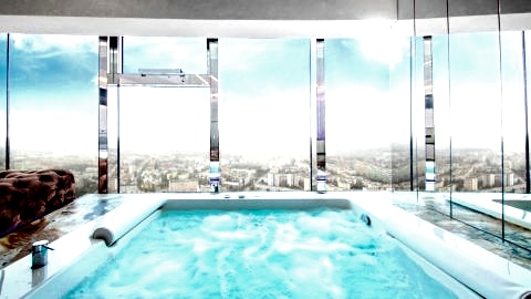Apartamenty Sky Tower z Jakuzzi Przy Oknie