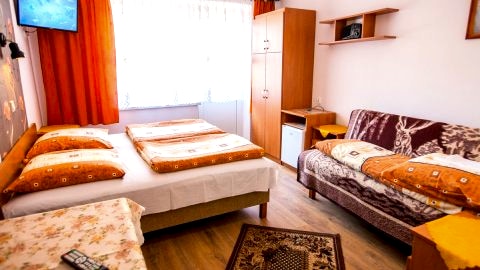 pokoje: 3 osobowe z łazienką, balkon