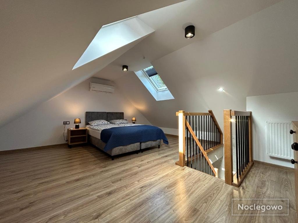 Apartamenty w sam las by KLIF Ustka - apartament dwupoziomy z klimatyzacją, balkonem i widokiem na las