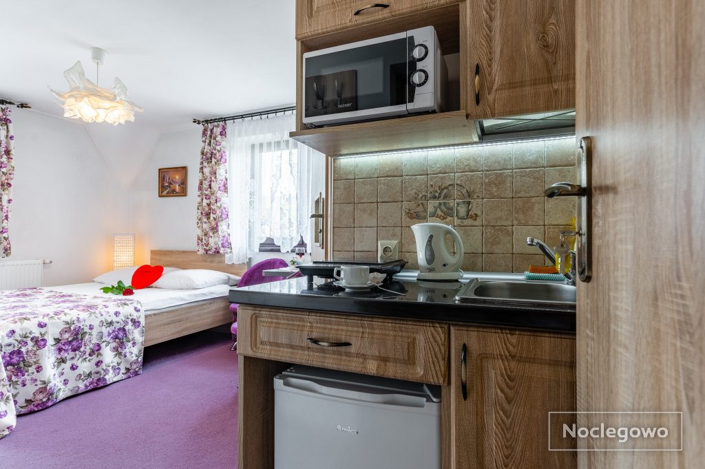 Willa JÓZEFINA komfortowe pokoje i studia rodzinne z łazienkami aneksami balkony