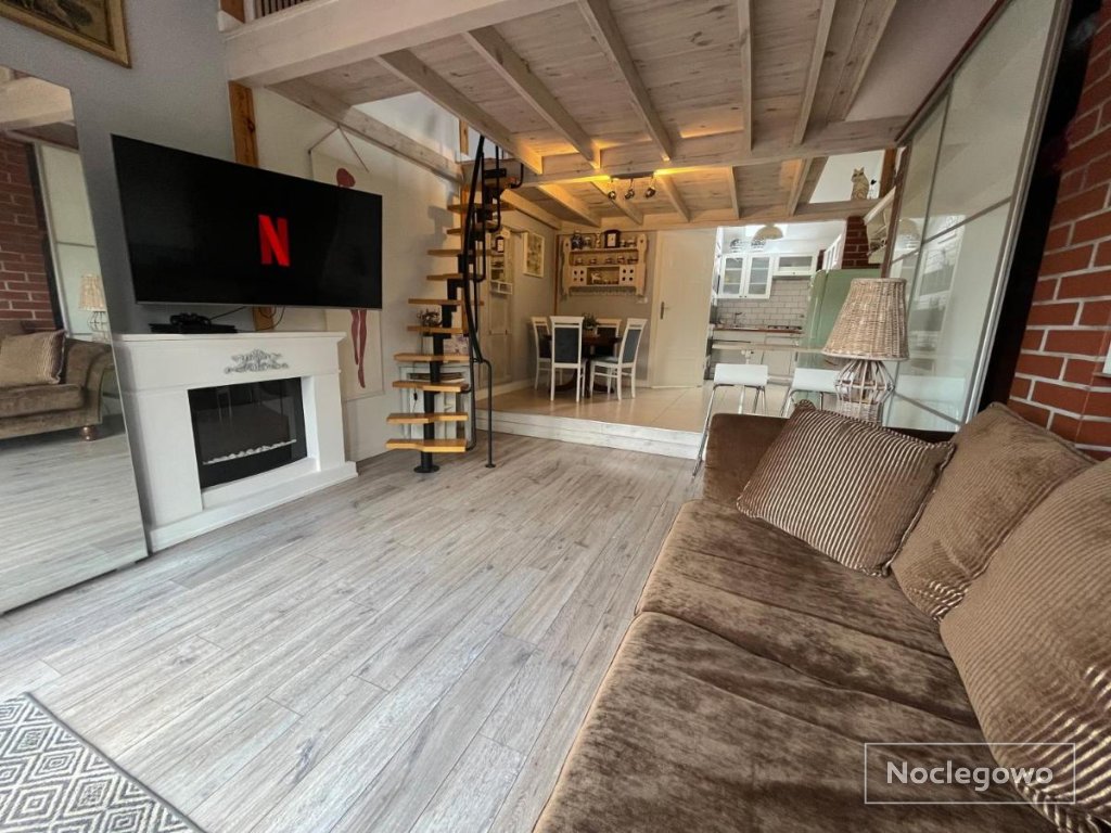 Domek z Netflixem i konsolą PS4, Bezpłatny Parking