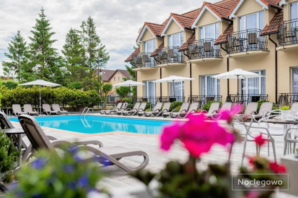 Alcest z widokiem na morze, basenem,