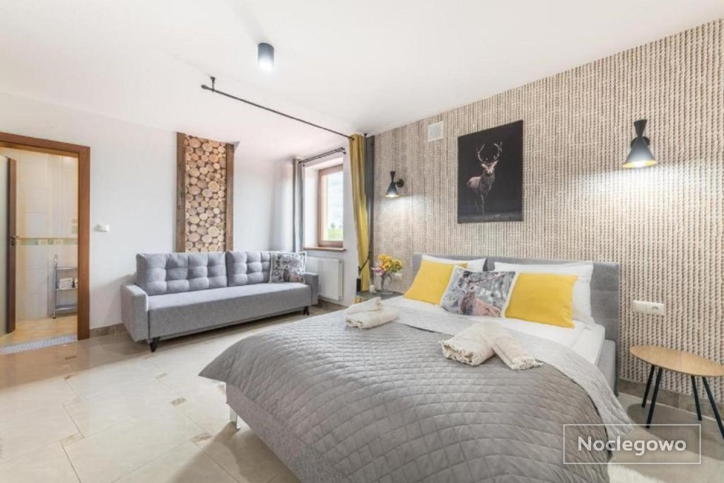 Biały Jeleń z basenem i jacuzzi