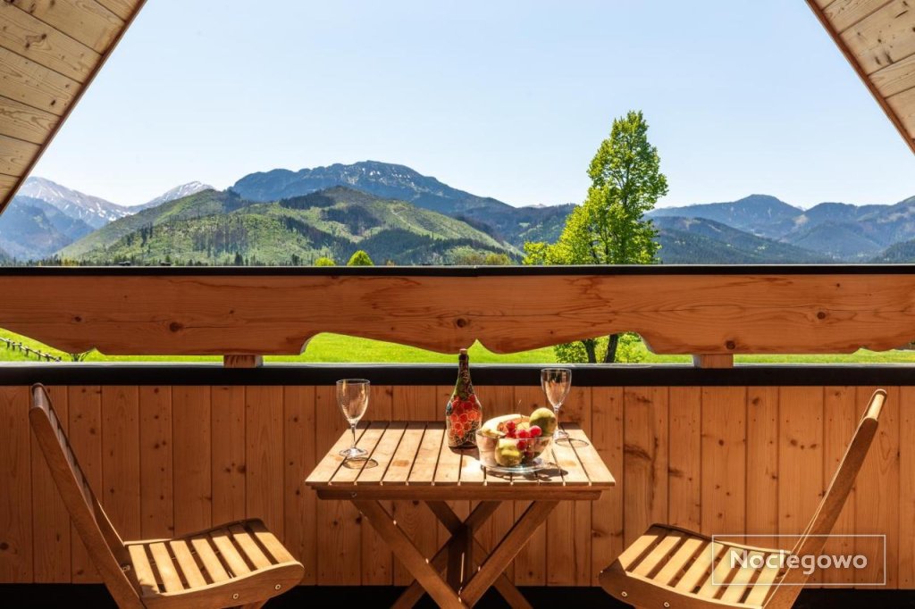 Domek w Roztokach z widokiem na Tatry, z balią i sauną