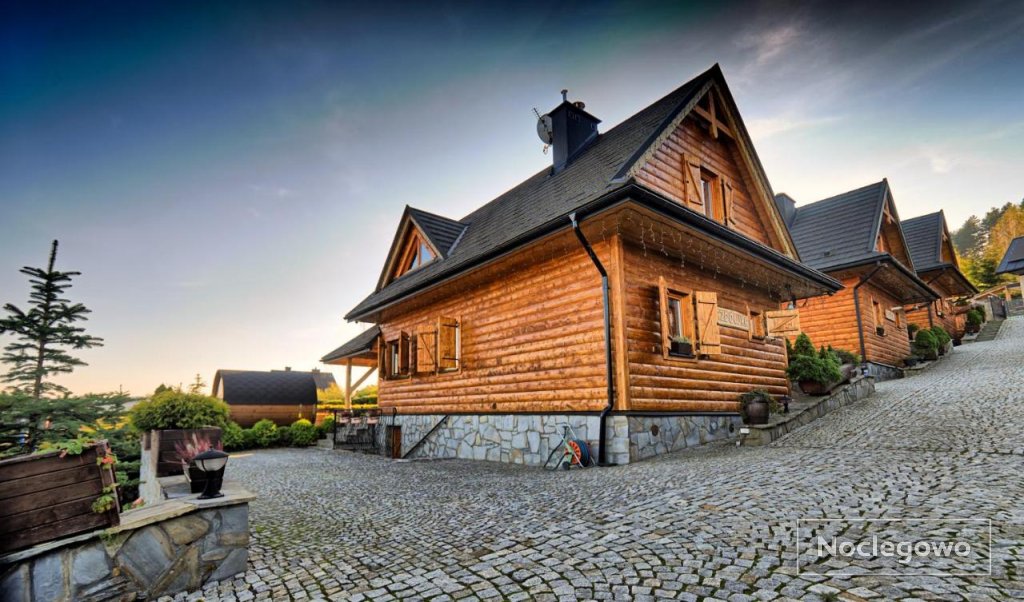 Chaty Wichrowe Wzgórze