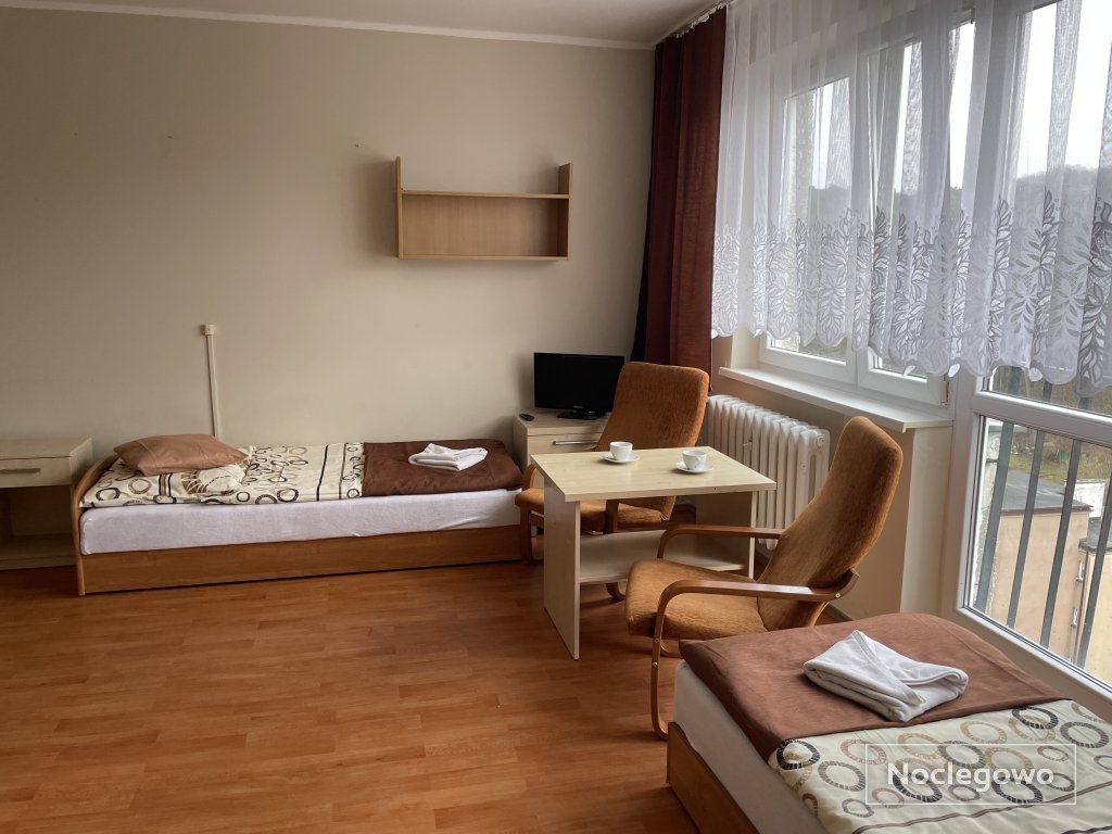 TANIE NOCLEGO STUDENCKI DOM MARYNARZA NR 4
