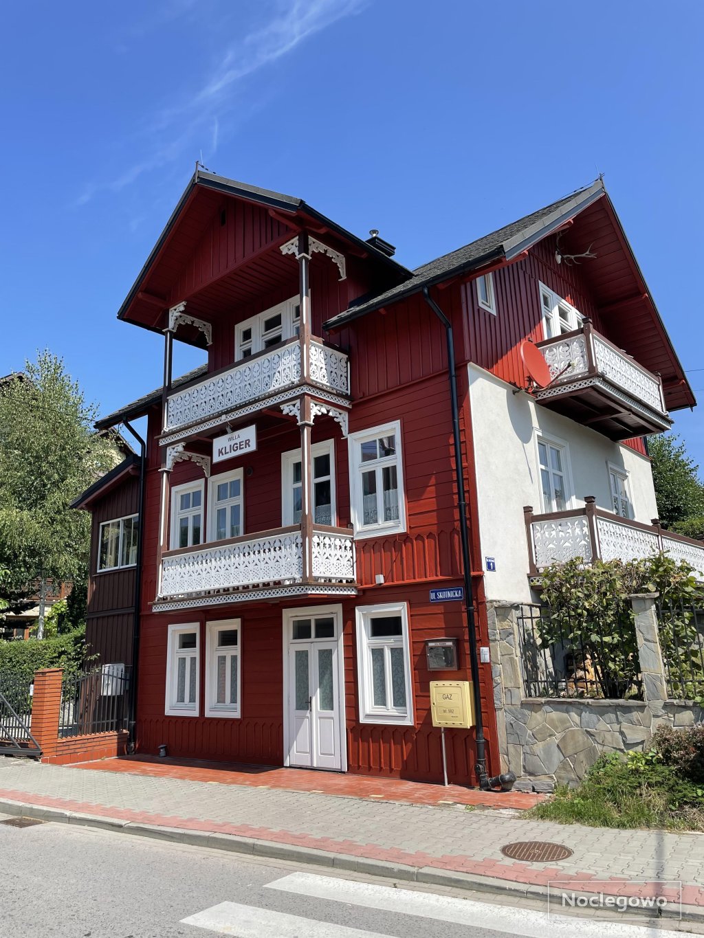 Apartament 60 m kw z 3 balkonami, widok na gory. Ogrod do dyspozycji, garaz.