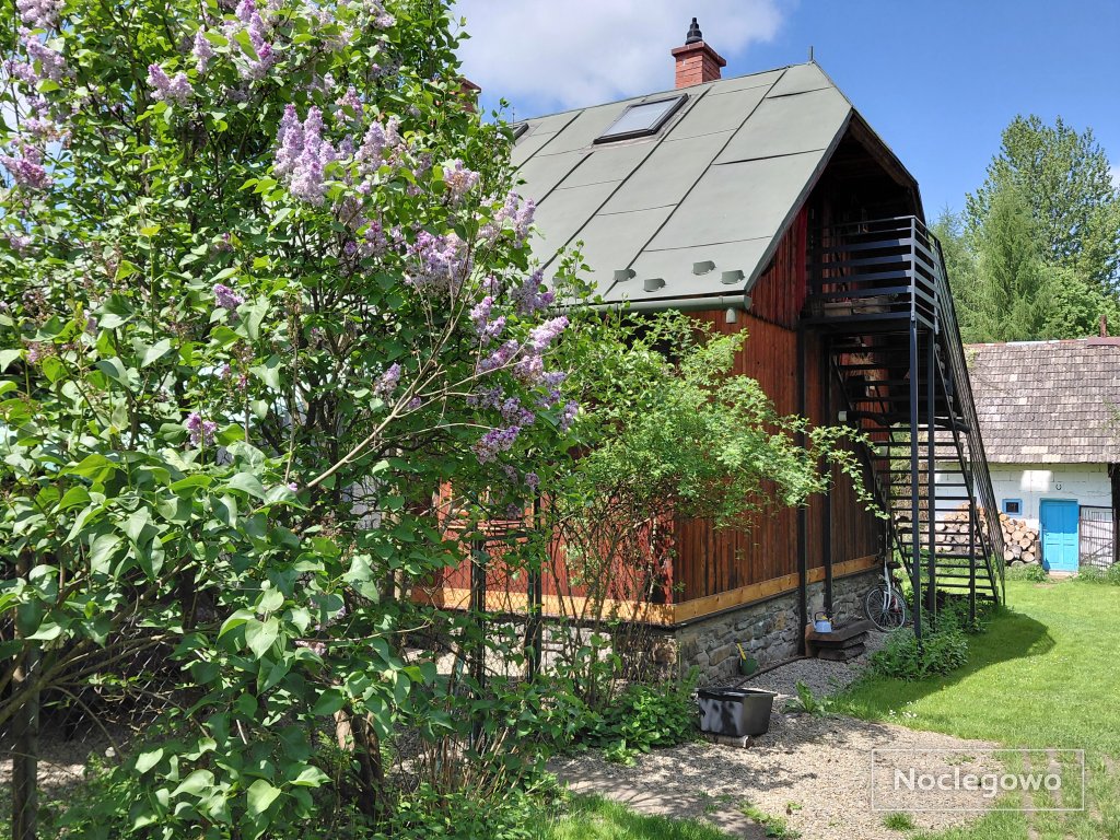 Karolówka Nad Osławą. Apartament mieści się na całym parterze domu - Karolówka Nad Osławą apartament na wyłączność z dużym ogrodem nad rzeką.