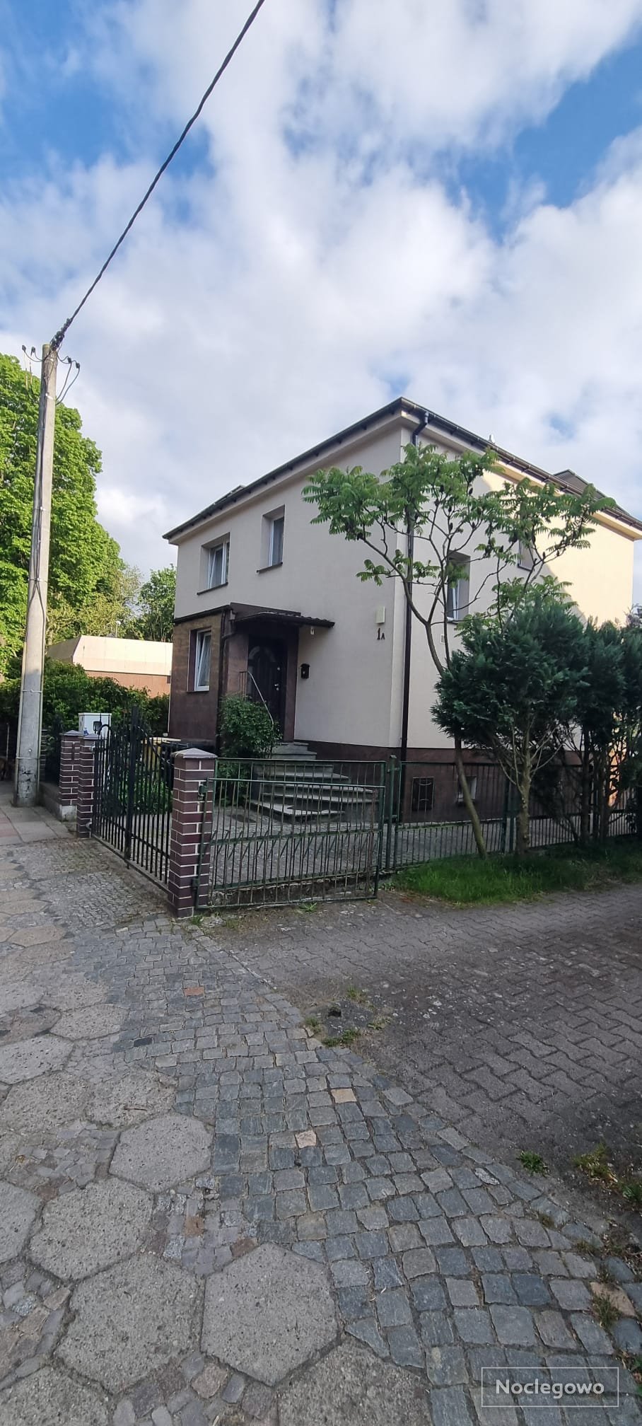 Dom wolnostojący-pokoje dla pracowników