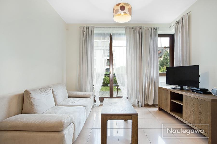 Apartament M&M, 2 pokoje, 300 m od plaży, prywatny ogródek, garaż, dla rodziny, 