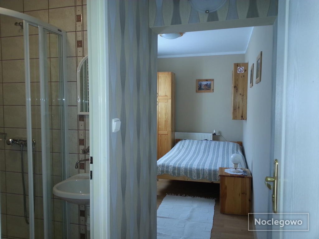 Villa Pod Dębem | Pokoje 2, 3 i 4 osobowe z łazienkami, idealne dla rodzin