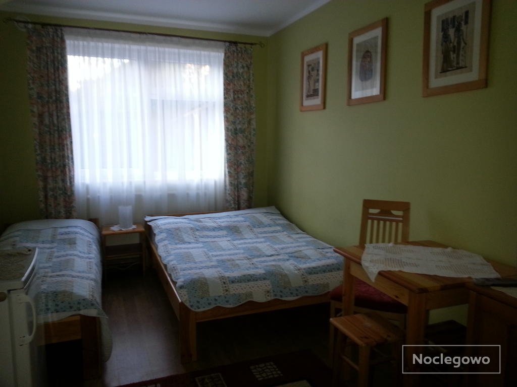 Villa Pod Dębem | Pokoje 2, 3 i 4 osobowe z łazienkami, idealne dla rodzin