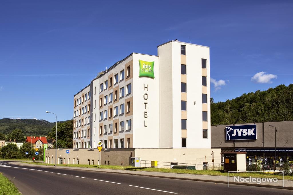 Budynek - ibis Styles Wałbrzych***