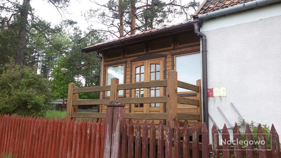 Krutyń, drewniany pokój z balkonem - Alekandra Żabińska