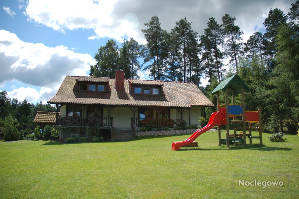 Dom Ostoja Spychowo z basenem  Przestrzeń, piękno, natura z dostępem do jeziora