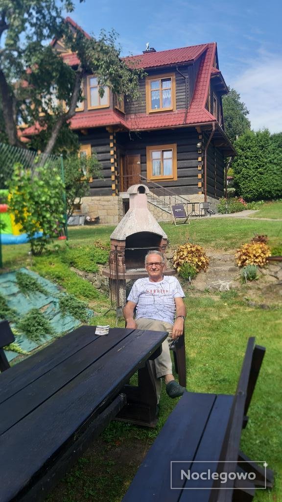Gospodarz  -chwila odpoczynku - Willa Świt. Pokoje w stylowym domu z drewnianych bali. Ogród, sauna. 