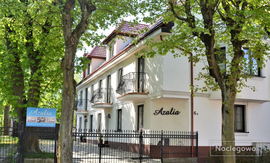 Azalia blisko morza, promenady, parking