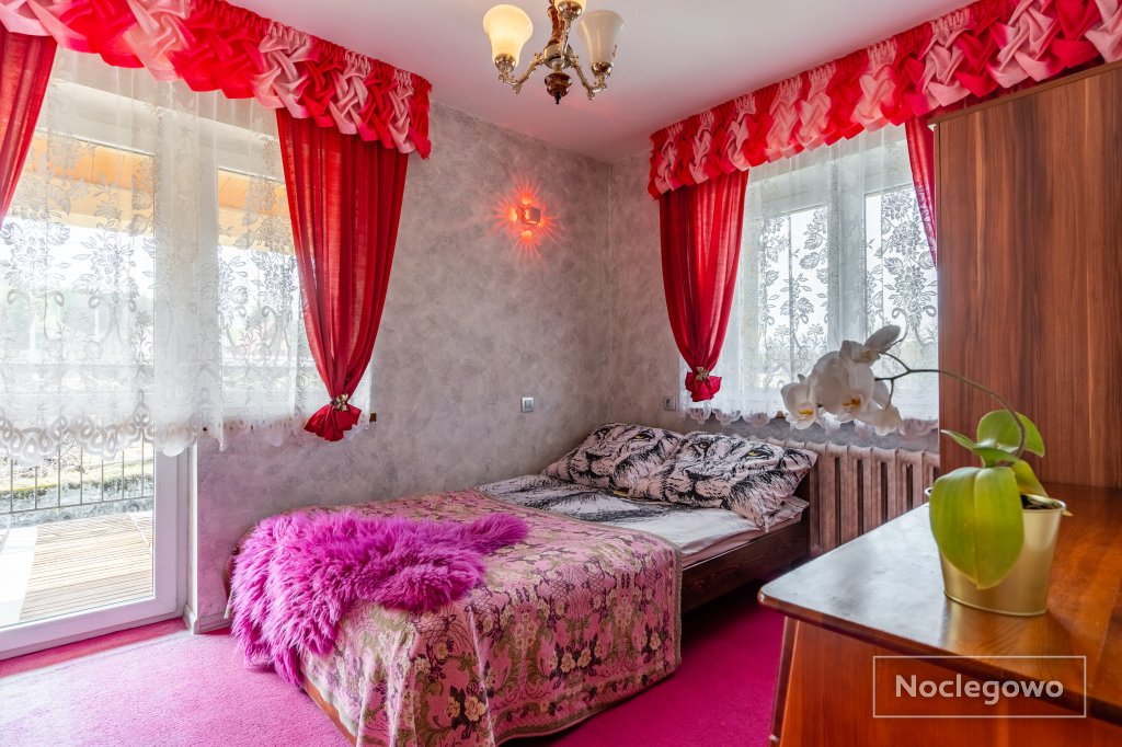 Willa JÓZEFINA komfortowe pokoje i studia rodzinne z łazienkami aneksami balkony