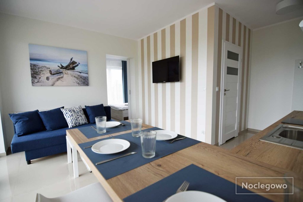 Komfortowy 2  pokojowy  apartament z kuchnią i łazienką blisko plaży na parterze
