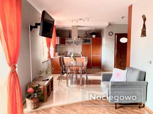 Pokoje, apartament i domek letniskowy 