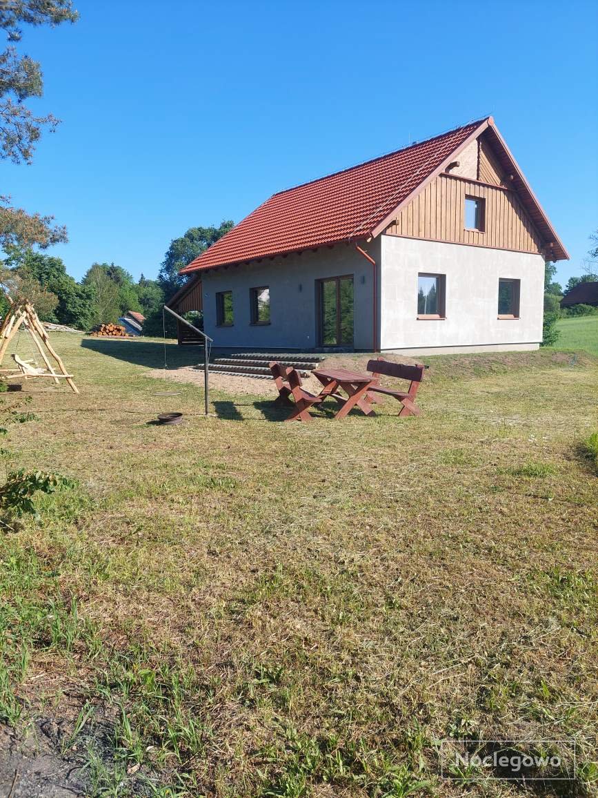 Dom na wyłączność w malowniczej i cichej okolicy.