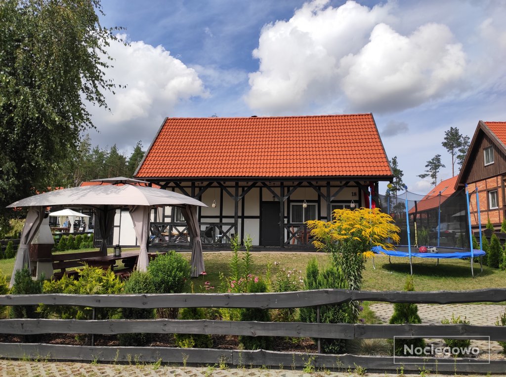 Domek nr - Domek na Kaszubach z kominkiem nad jeziorem dla 8os. 
