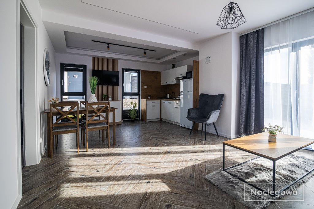 Apartamenty w domkach na Kaszubach. Domki Całoroczne do Wynajęcia w Łapalicach