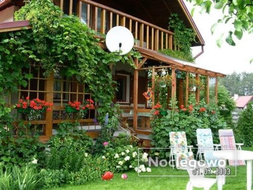 Cudodomek na Mazurach w Woszczelach koło Ełku