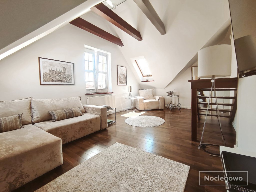 Dwupoziomowy apartament, w sercu Starówki, widok na Kościół Mariacki