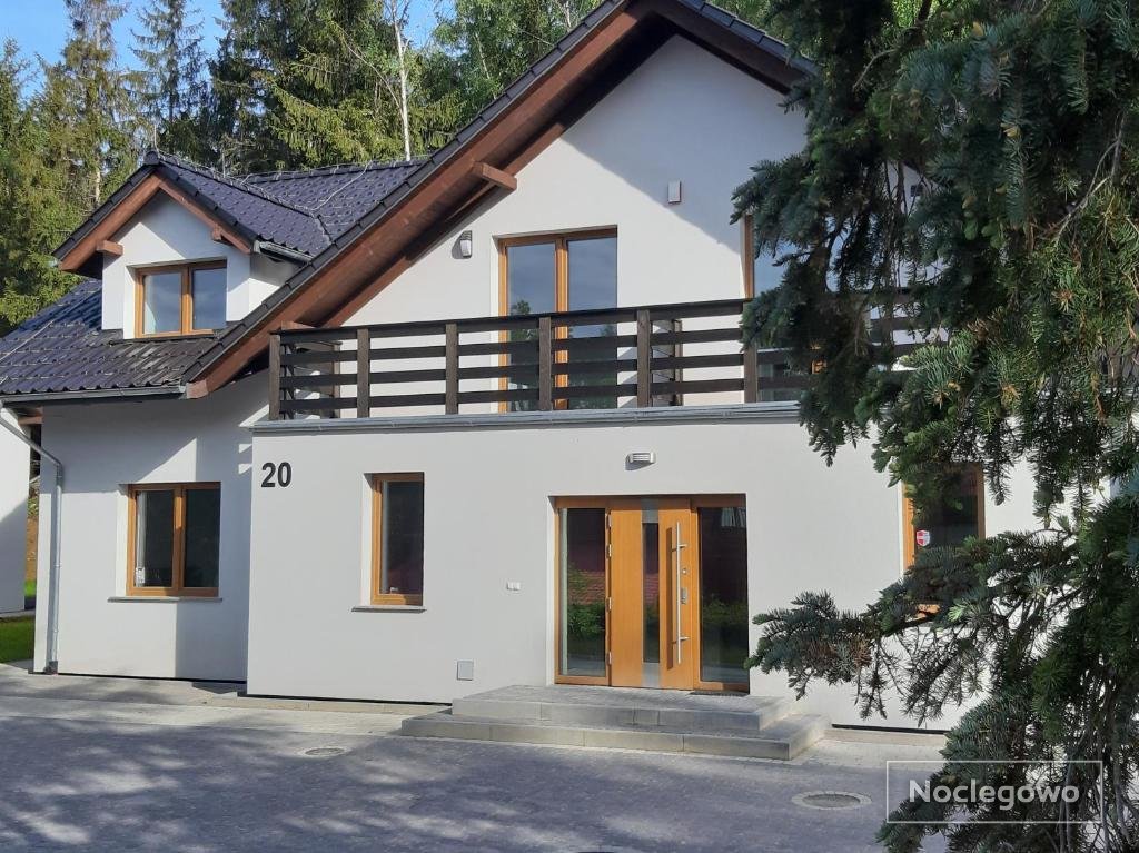 Aston -domek przy lesie, przestronny, apartamenty