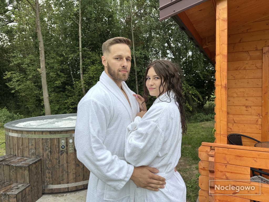 Drewniany domek z prywatnym jacuzzi i sauną, bez sąsiadów, łowisko