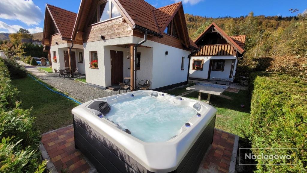 Mała Osada domki z jacuzzi przy gondoli