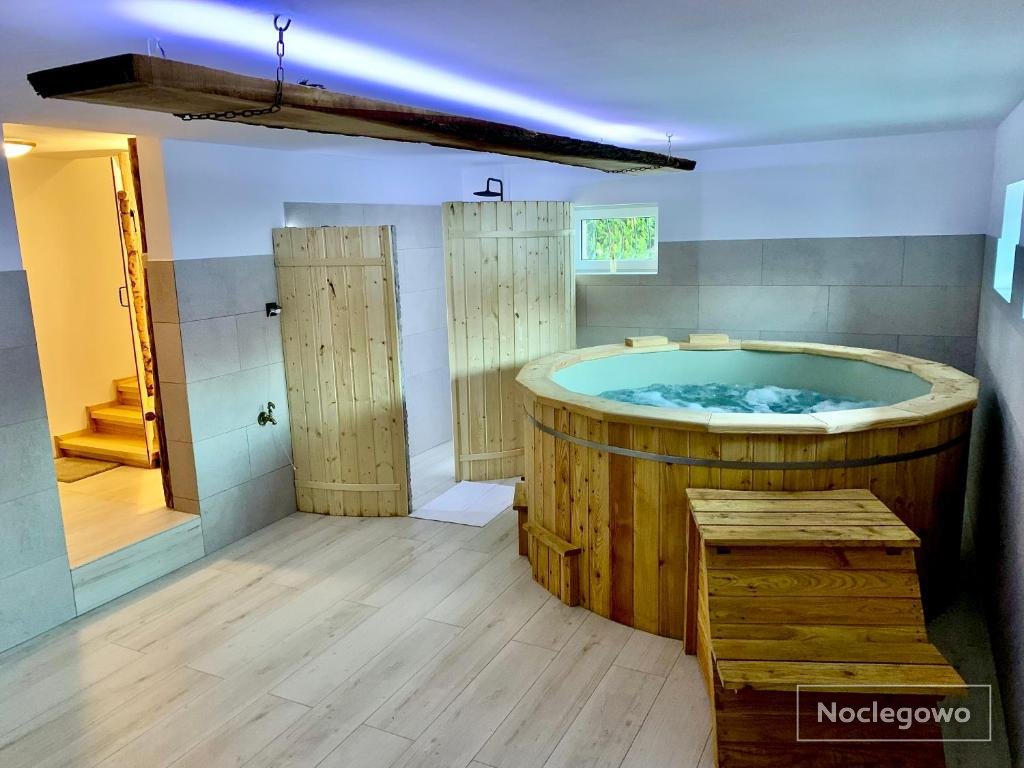 Domek Monte Black z jacuzzi i sauną fińską
