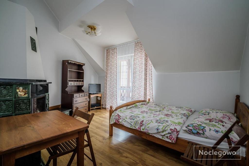 Przytulne pokoje tuż obok szlaków pieszych i rowerowych, 800m do centrum