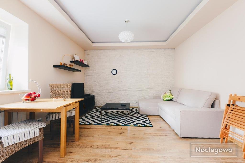 ShortStayPoland Solidarnosci (B8)