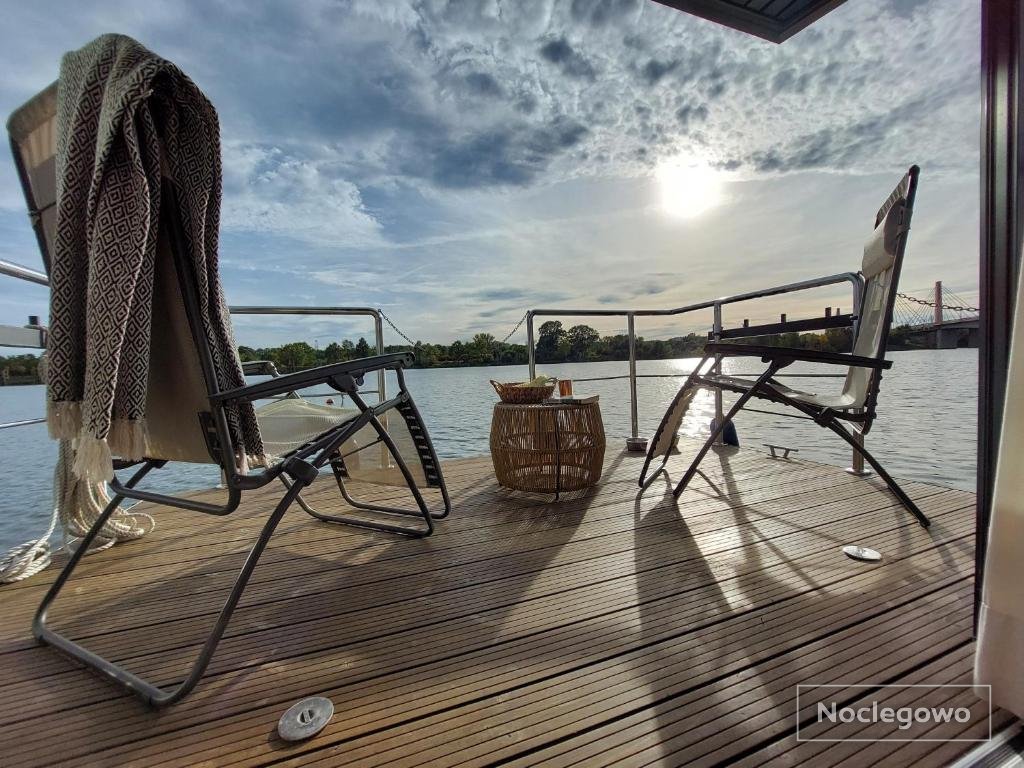 Lemuria Houseboat - pływający domek na wodzie