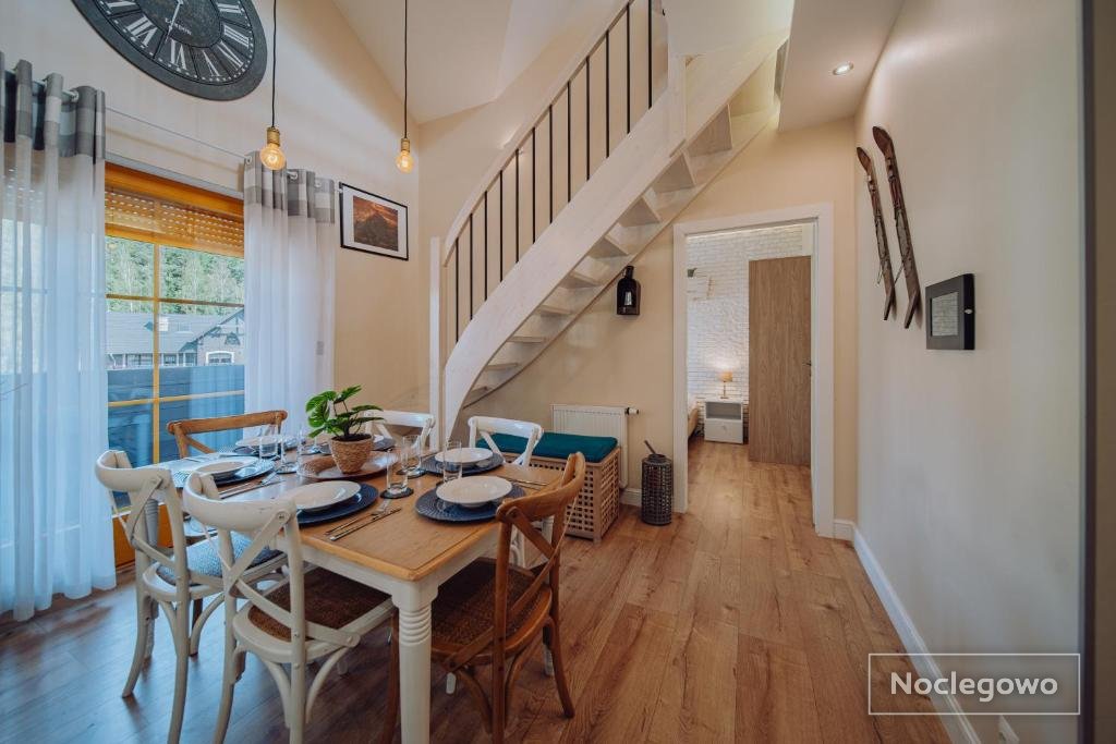 Dolina Wikingów 2-poziomowy apartament w Norweskiej Dolinie z dwoma balkonami i dostępem do strefy Wellness