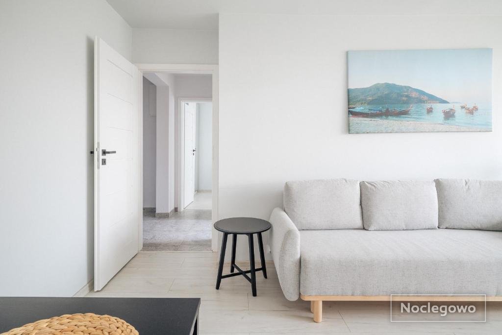 Przestronny apartament 4-pokojowy blisko lotniska