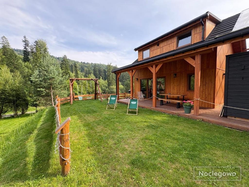 Gościejówka na skraju lasu